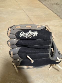 Rawlings Gray & Black 9\frac{1}{2}" Youth T-Ball / Baseball Glove (BBG95G)
