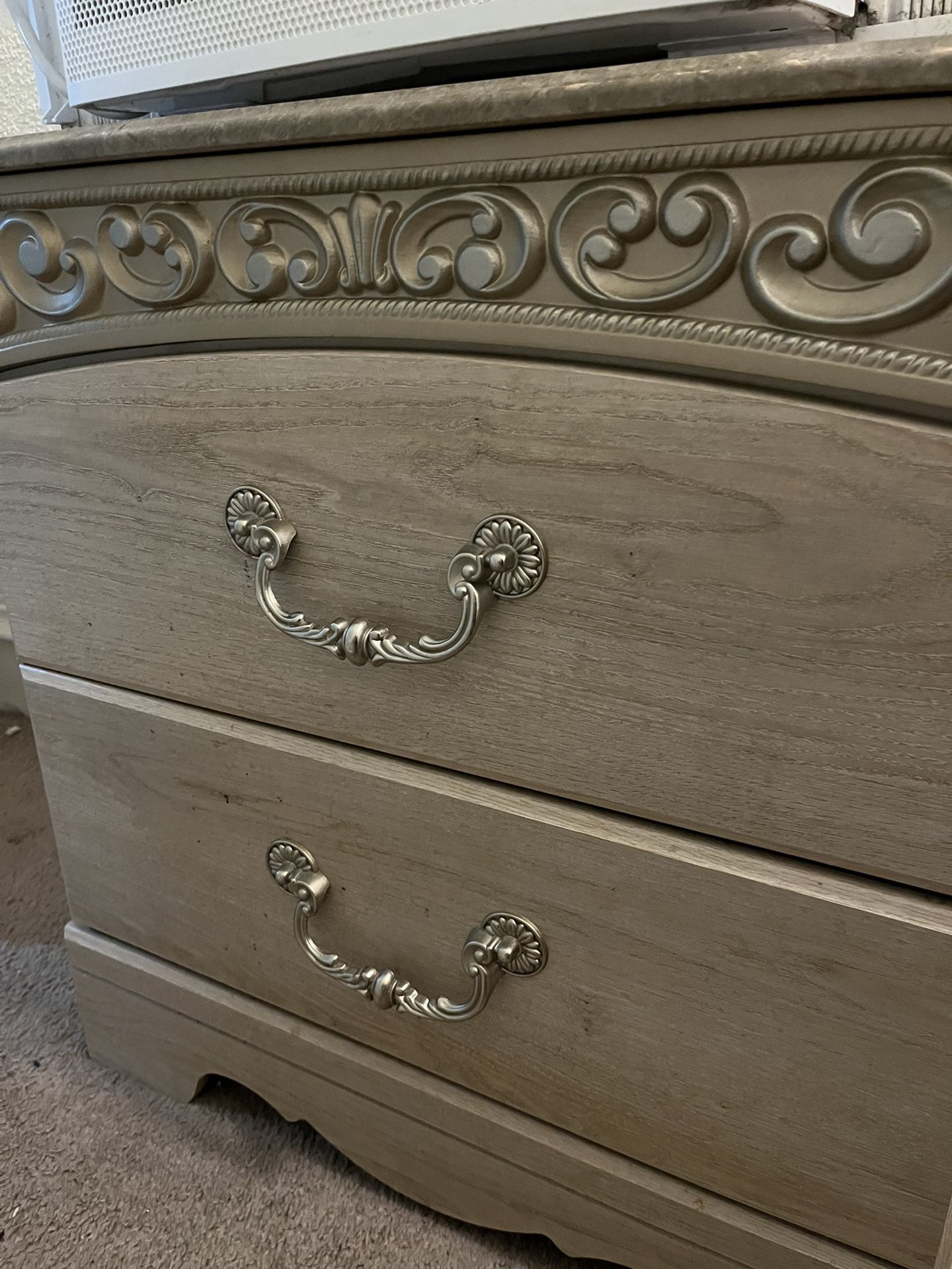 Dresser Set