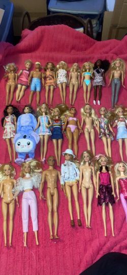 LOT of Barbie Dolls for playing TLC