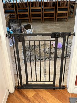 Frontgate Auto Magic Pet Gate for Sale in Brea CA OfferUp