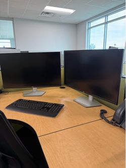 Dell 27" Full HD monitor (1920x1080) with IPS panel