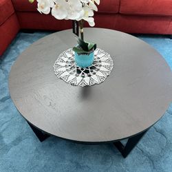 Coffee Table 19”x37.5” Good Condition 