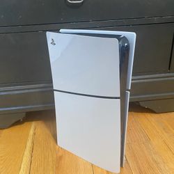 PS5 Slim Digital 