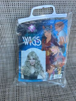 Grey women’s wig costume