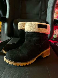Black Boots w the fur
