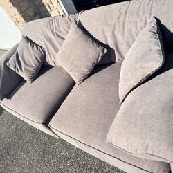 Sofa couch (Free delivery )🚚