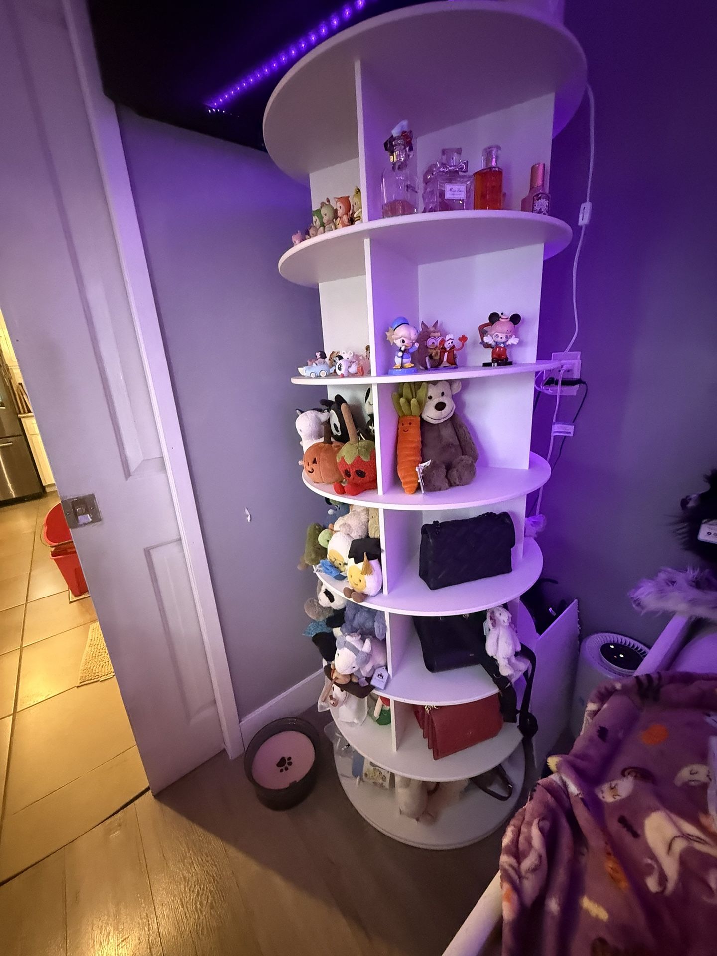 7 Tier rotating shelf (ITEMS NOT INCLUDED)
