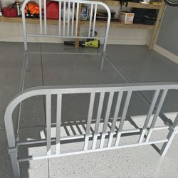 Twin Metal Frame Bed 