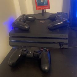 PS4 With 10 Games And Controllers 