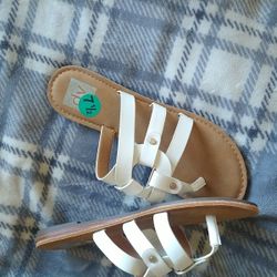 $8~ *BRAND NEW* 🩴 Flip Flops/ Sandals