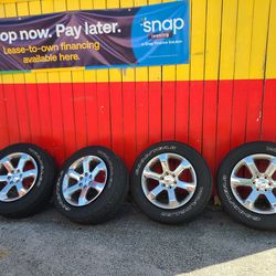 4 original Ford f-150 king ranch rims + Tires size 20 (Tires 275/55/20 Goodyear Wrangler)