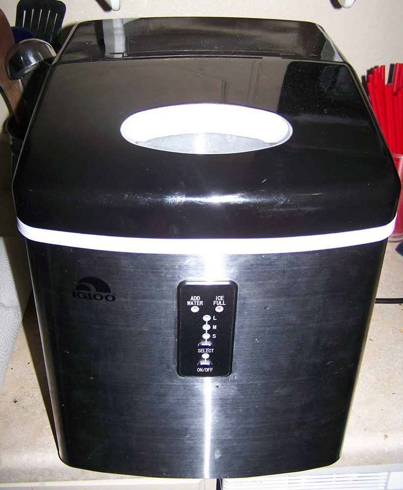 IGLOO Portable Electronic Ice Maker Machine Model (ICE103) TURNS ON BUT
