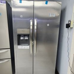 SIDE BY SIDE FRIDGIDAIRE REFRIGERATOR WITH ICE MAKER /1 YEAR WARRANTY  1AÑO DE GARANTIA POR ESCRITO 