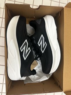 New balance fresh foam more v6 (size 8.5 extra wide)
