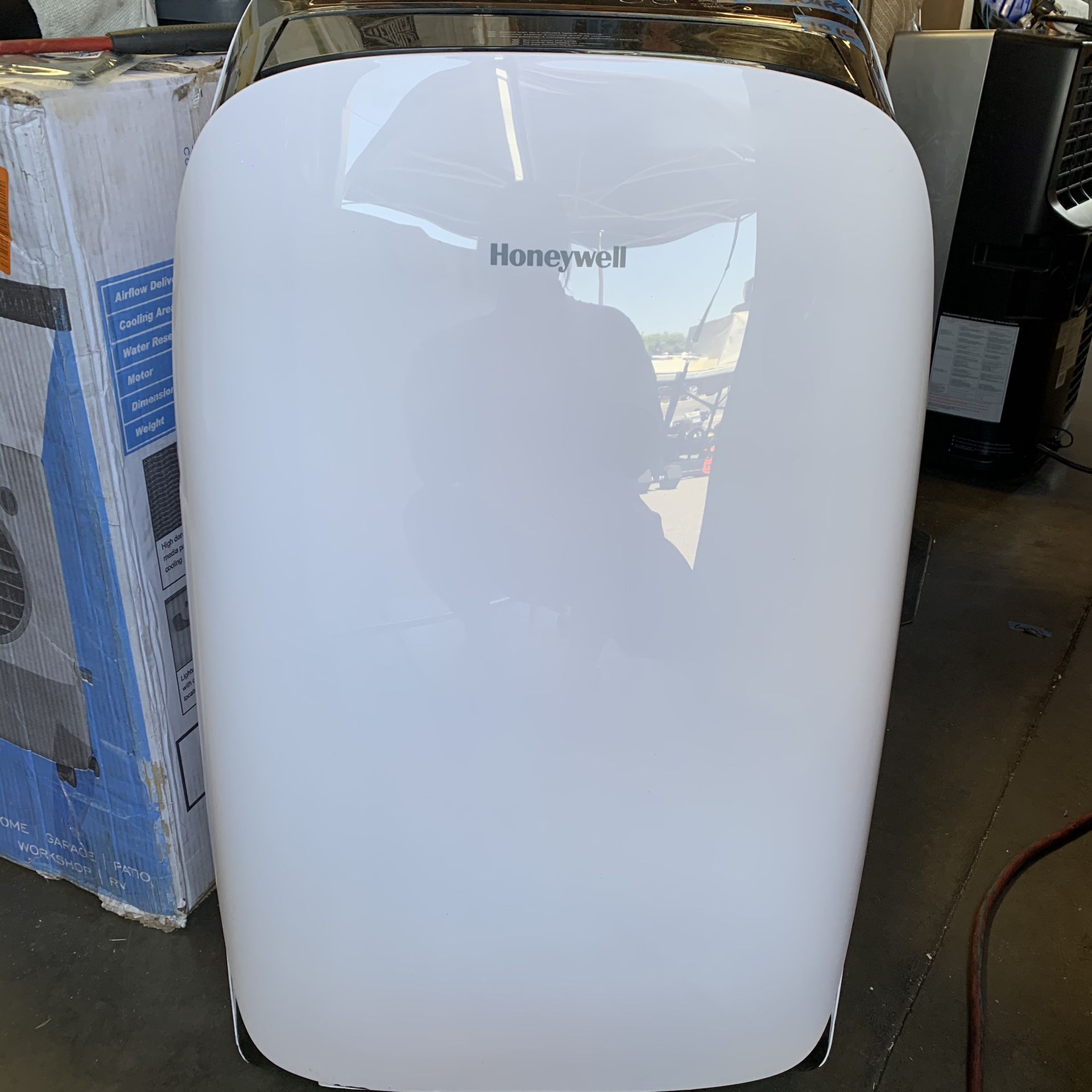 Honeywell 10,000 BTU Portable Air Conditioner AC 115-Volt w/ Dehumidifier Function sqft 350sqft