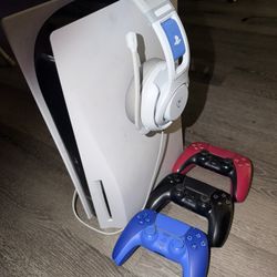 PlayStation 5 | 2 Controllers | Turtle Beach Headset