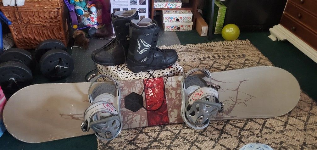 Morrow Siphon Wide Snowboard 163 (Cm) w/Burton Custom bindings and Mens Size 13 Atomic Deed Boots
