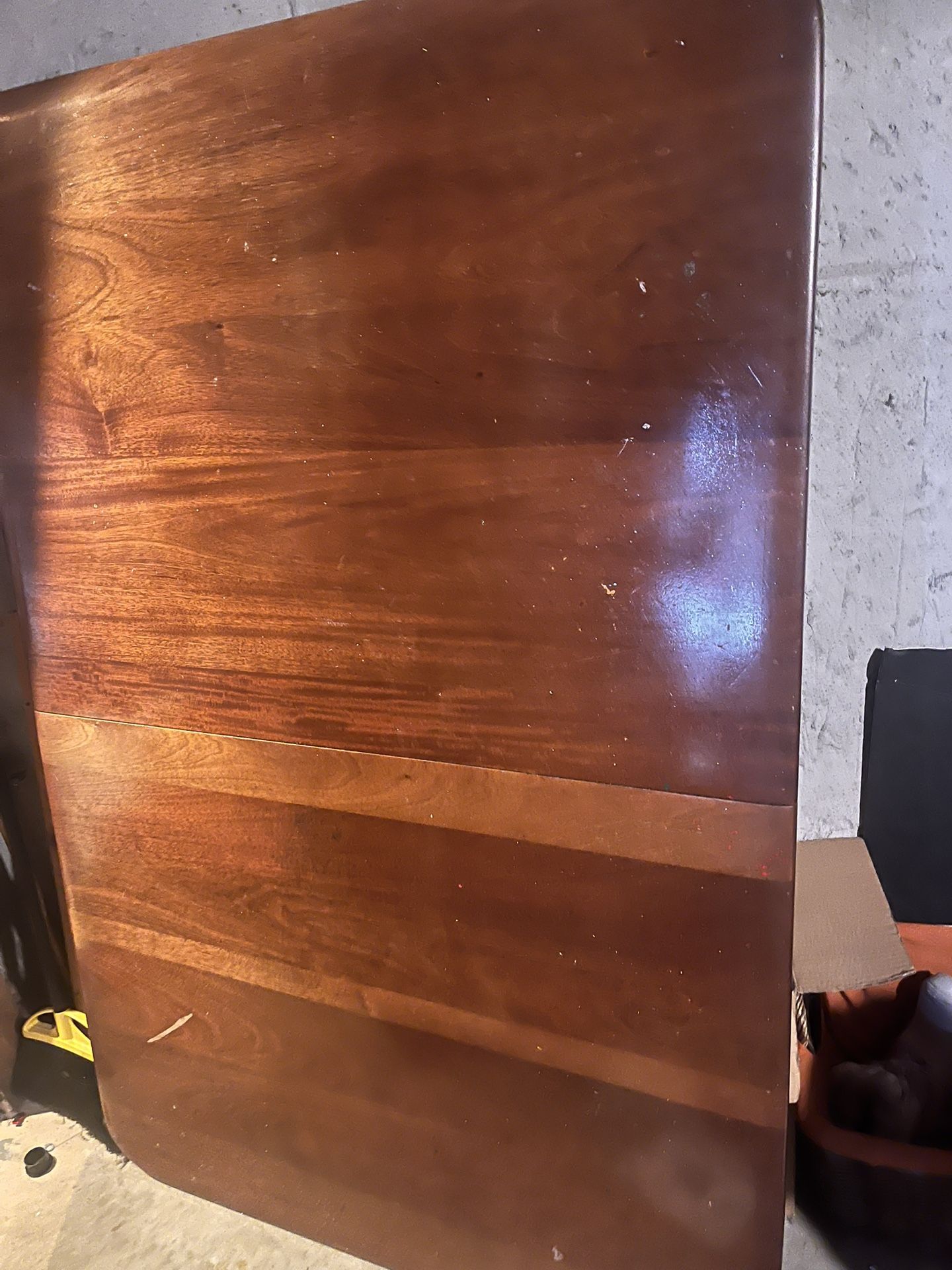 Dining Table In Great Condition. Has Two Additional Center Pieces