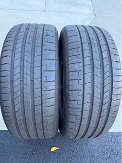 Pair of Pirelli tires 255/40/21 75%