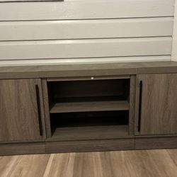 Tv / Entertainment Stand