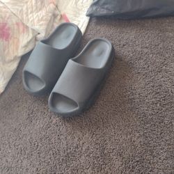 2 Pairs Of ( Yezzy Slides) Color:Black (Size-6-7