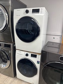 Washer dryer. Electric Sansung. 24 inch. Wide.