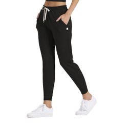 Vuori women’s Sunday Performance Relaxed Fit Tapered Leg Jogger Black Size XL.