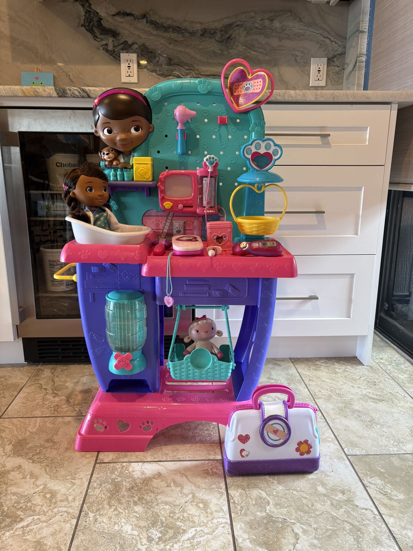 Doc McStuffins Pet Vet Checkup Center