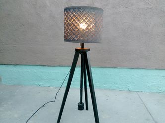 Floor lamp. Very beautiful, height adjustable, light.