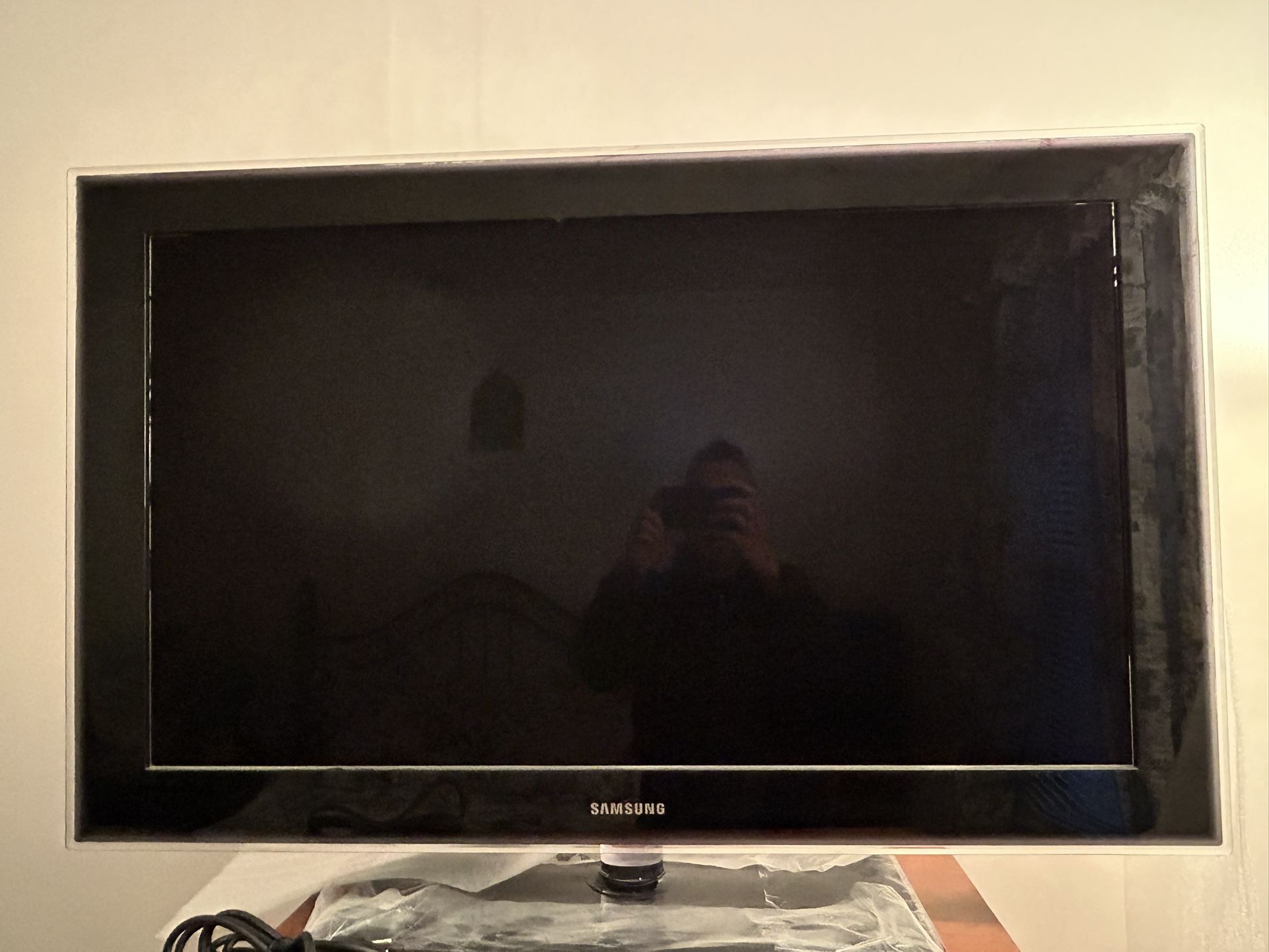 Samsung 40” LCD Flat Screen TV