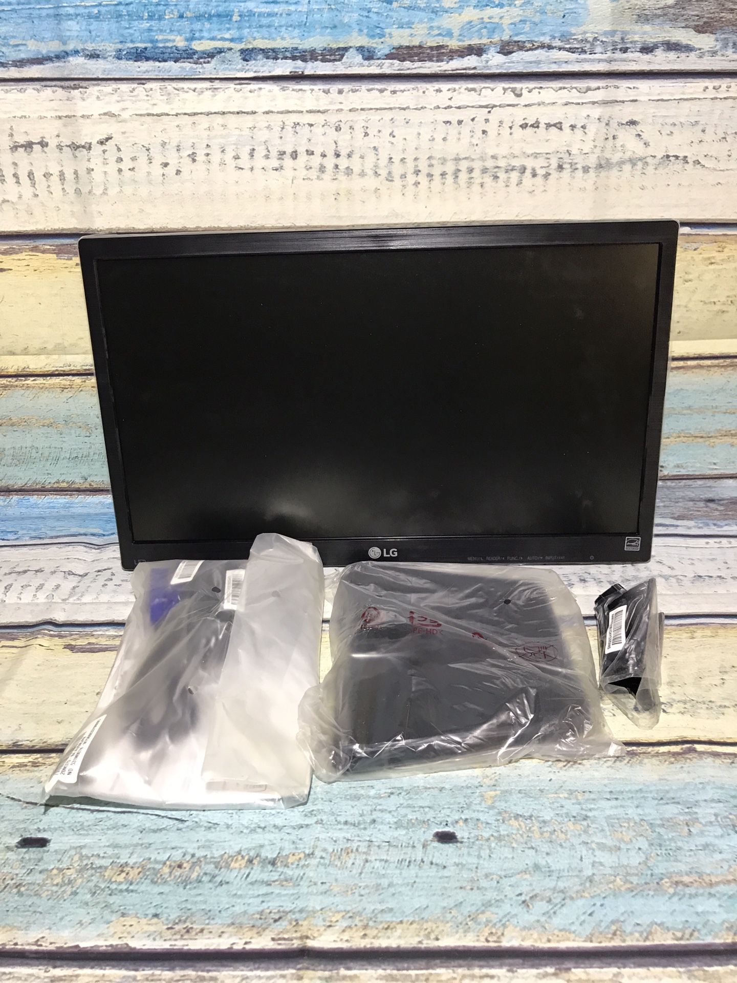 LG LED COMPUTER MONITOR (f6)