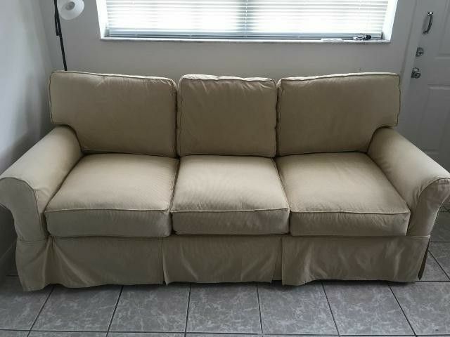 Se vende sofa cama .