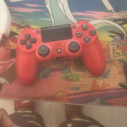 2 PS4 CONTROLLERS
