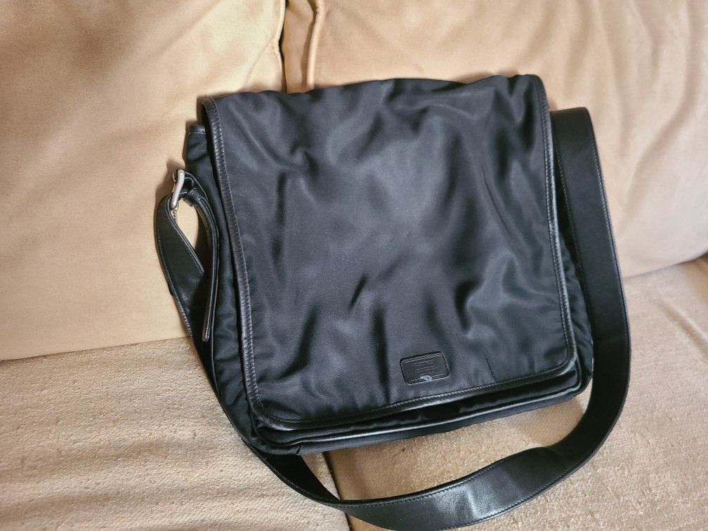 Authentic Coach messenger bag