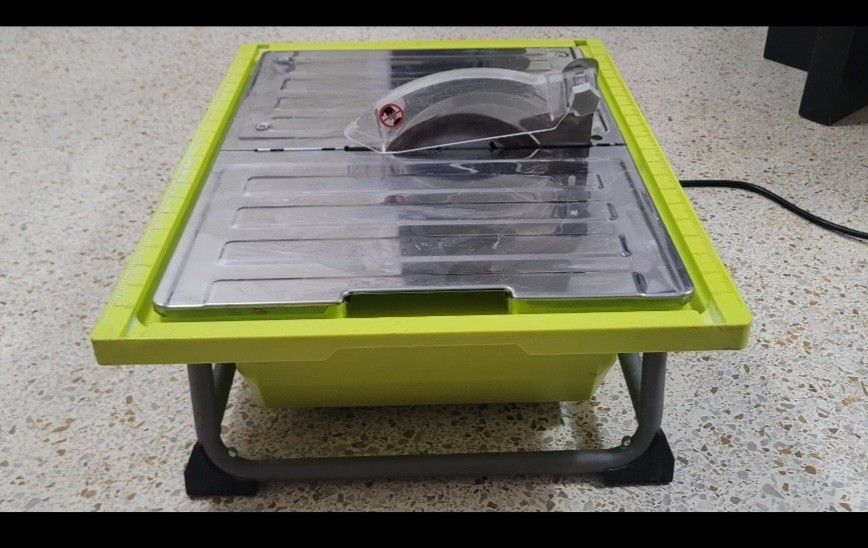 RYOBI Table Top Tile saw.