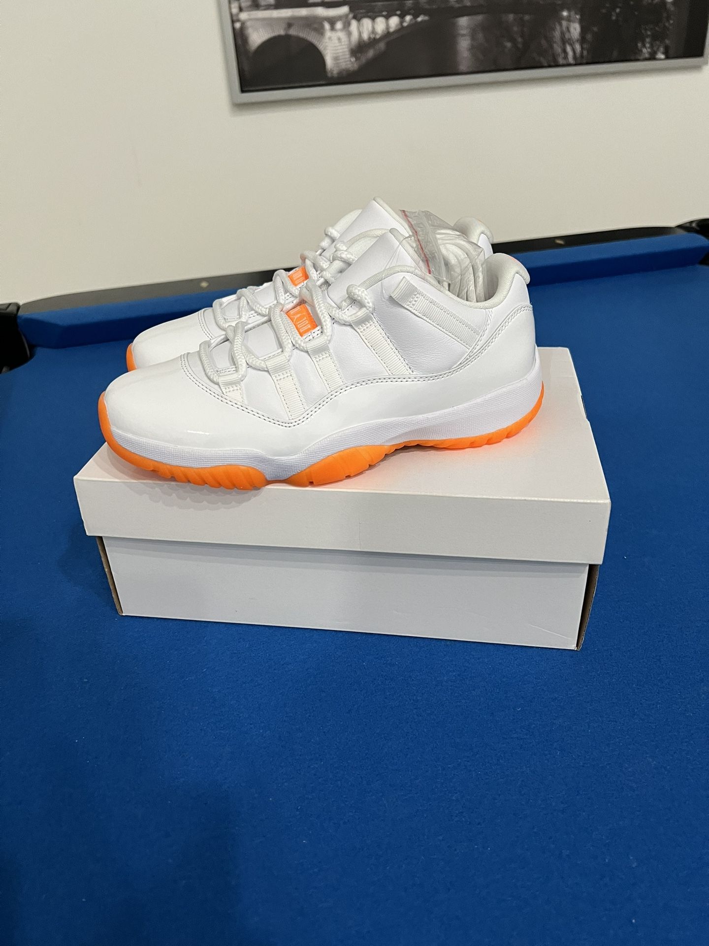 Jordan 11 Low Citrus Size 7.5 M, 9 W