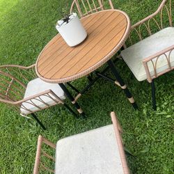 5 Pieces Out Door Table And Chairs Cushions Needs To Be Washed