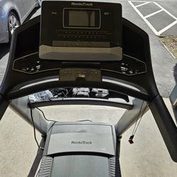 Treadmill - NordicTrack Elite 900