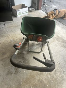 The Scott’s Deluxe seed Feeder