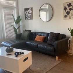 SECTIONAL LEATHER COUCH
