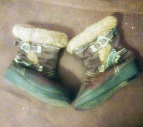 Toddler girl size 6 winter boots