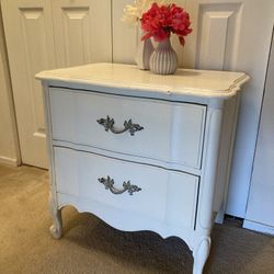 Night Stand Cabinet End Table Vintage Dixie Furniture White Painted Wood French Provincial 2 Drawer Night Stand 7121