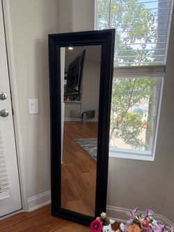 Standing mirror