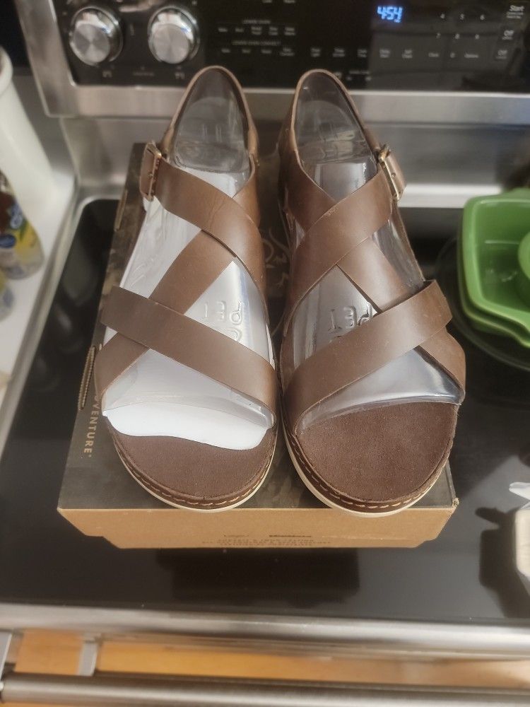 Chaco Sandals - Women's Size 11 - Brown Leather NEW IN BOX