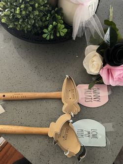 Rae Dunn Spatula & Cookie cutter Set