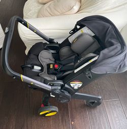 Doona Baby/Infant Car Seat & Stroller with Base
