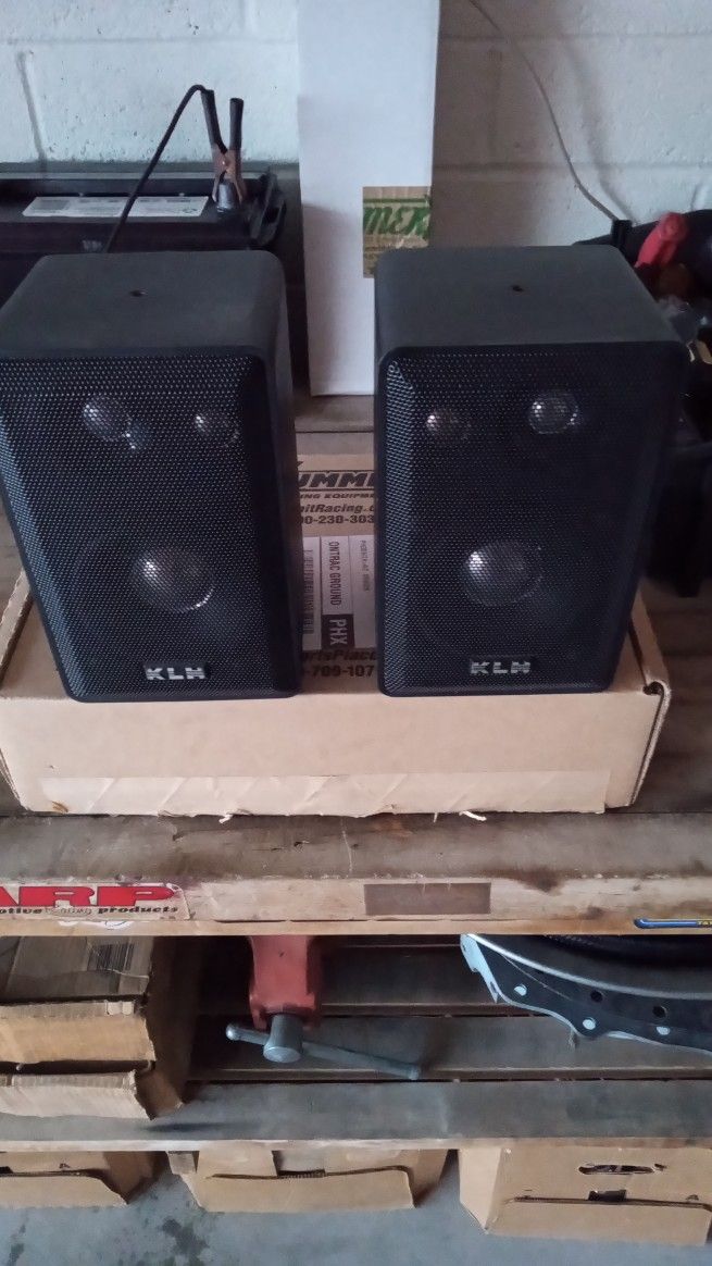 KLH Bookshelf Speakers