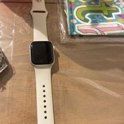 Apple Watch SE (GPS) (2nd Generation) 