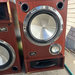 Two beautiful speakers Digital Audio 400 WATTS 