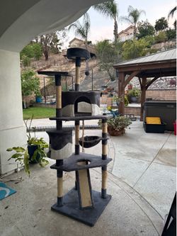 FREE Cat Tree – You Pick Up